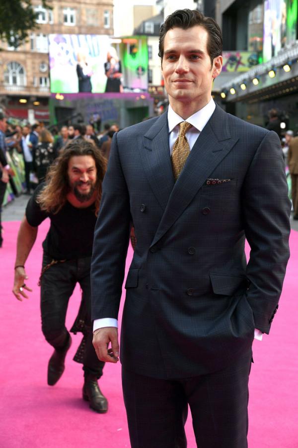 Ra mà xem Jason Momoa 'lầy lội' khi chọc ghẹo tất cả cặp đôi muốn chụp hình với mình Ra mà xem Jason Momoa 'lầy lội' khi chọc ghẹo tất cả cặp đôi muốn chụp hình với mình