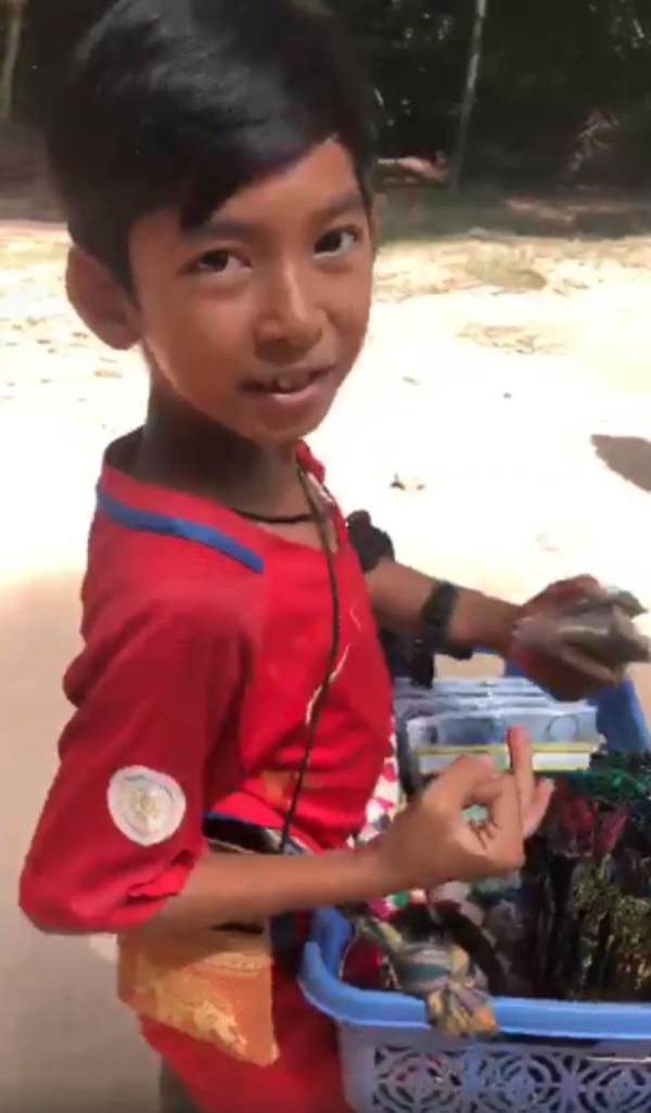 Cậu bé Campuchia biết nói hơn 10 thứ tiếng được mời đến Trung Quốc trổ tài ca hát Cậu bé Campuchia biết nói hơn 10 thứ tiếng được mời đến Trung Quốc trổ tài ca hát