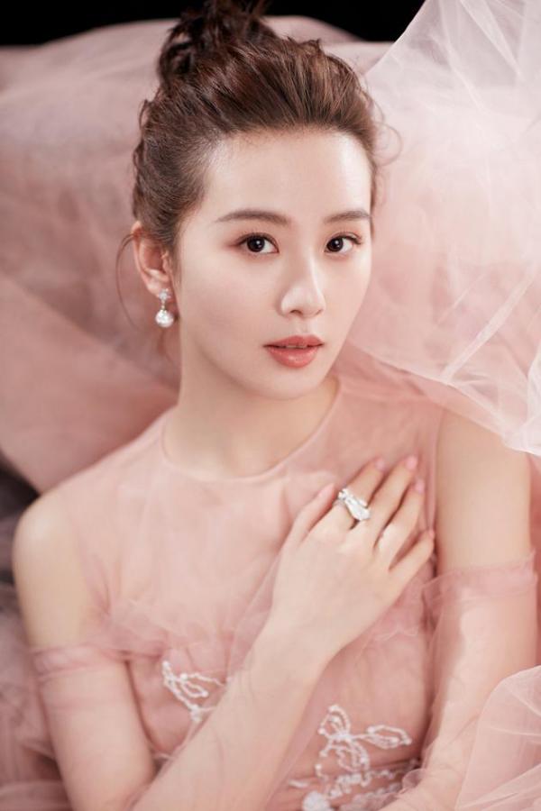 'Thời Gian Tươi Đẹp' của Triệu Lệ Dĩnh lập nhiều kỷ lục ấn tượng, Hồ Ca và Lưu Thi Thi lên tiếng ủng hộ 'Thời Gian Tươi Đẹp' của Triệu Lệ Dĩnh lập nhiều kỷ lục ấn tượng, Hồ Ca và Lưu Thi Thi lên tiếng ủng hộ