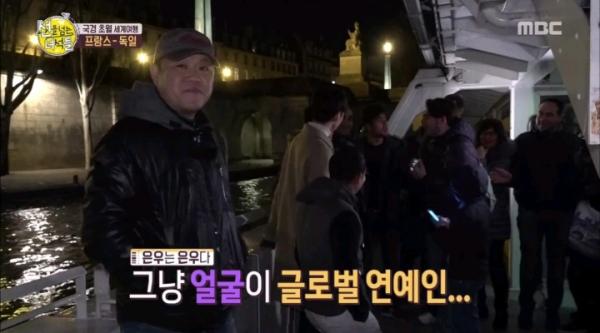 Đẳng cấp nhan sắc Cha Eun Woo: Ra nước ngoài còn được trai Tây nhìn lén, xúm lại xin chụp hình và khen 'kawaii' Đẳng cấp nhan sắc Cha Eun Woo: Ra nước ngoài còn được trai Tây nhìn lén, xúm lại xin chụp hình và khen 'kawaii'