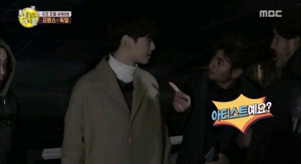 Đẳng cấp nhan sắc Cha Eun Woo: Ra nước ngoài còn được trai Tây nhìn lén, xúm lại xin chụp hình và khen 'kawaii' Đẳng cấp nhan sắc Cha Eun Woo: Ra nước ngoài còn được trai Tây nhìn lén, xúm lại xin chụp hình và khen 'kawaii'