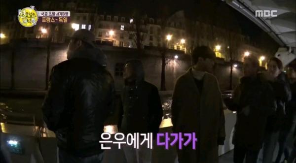 Đẳng cấp nhan sắc Cha Eun Woo: Ra nước ngoài còn được trai Tây nhìn lén, xúm lại xin chụp hình và khen 'kawaii' Đẳng cấp nhan sắc Cha Eun Woo: Ra nước ngoài còn được trai Tây nhìn lén, xúm lại xin chụp hình và khen 'kawaii'