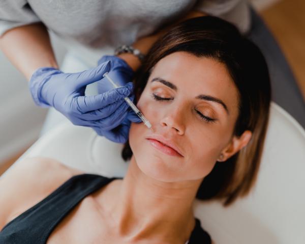 Tiêm Botox: Phương pháp dùng chất kịch độc để làm đẹp mà chị em vẫn bỏ tiền triệu để theo đuổi Tiêm Botox: Phương pháp dùng chất kịch độc để làm đẹp mà chị em vẫn bỏ tiền triệu để theo đuổi