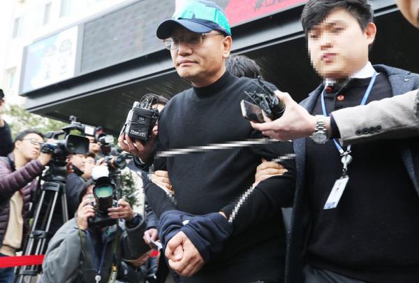 'Ông trùm IT' xứ Hàn bị khởi tố vì loạt tội danh ghê tởm: phát tán 52.000 video khiêu dâm, làm nhục nhân viên, giết hại động vật 'Ông trùm IT' xứ Hàn bị khởi tố vì loạt tội danh ghê tởm: phát tán 52.000 video khiêu dâm, làm nhục nhân viên, giết hại động vật