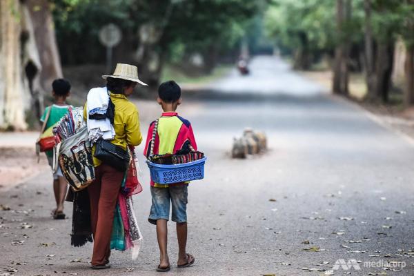 Những điều bạn chưa biết về cuộc đời của cậu bé Campuchia nói được hơn 10 thứ tiếng Những điều bạn chưa biết về cuộc đời của cậu bé Campuchia nói được hơn 10 thứ tiếng