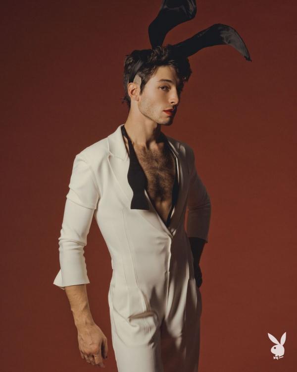 Ezra Miller trên tạp chí 'Playboy' - Sự kiện đầy ý nghĩa đối với cộng đồng LGBTQ+ Ezra Miller trên tạp chí 'Playboy' - Sự kiện đầy ý nghĩa đối với cộng đồng LGBTQ+