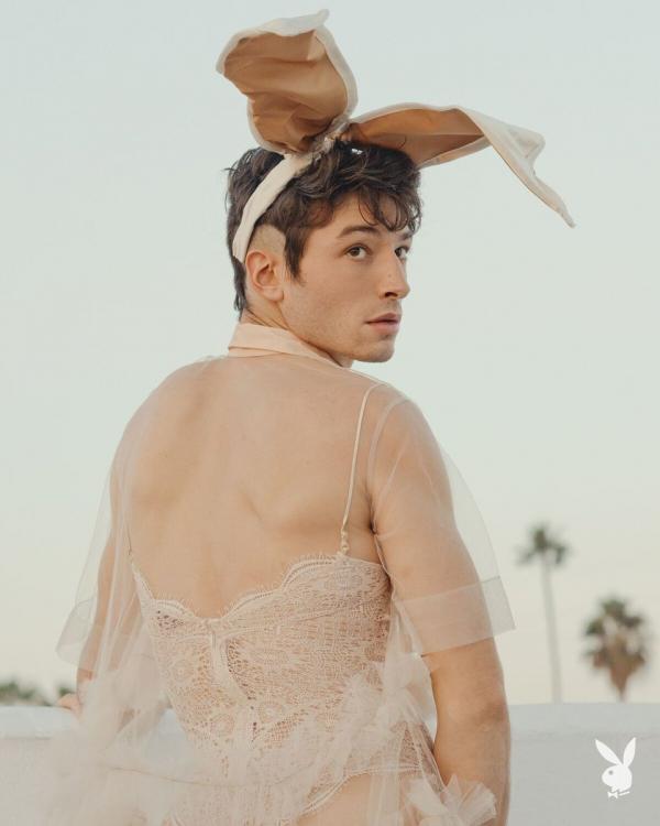 Ezra Miller trên tạp chí 'Playboy' - Sự kiện đầy ý nghĩa đối với cộng đồng LGBTQ+ Ezra Miller trên tạp chí 'Playboy' - Sự kiện đầy ý nghĩa đối với cộng đồng LGBTQ+