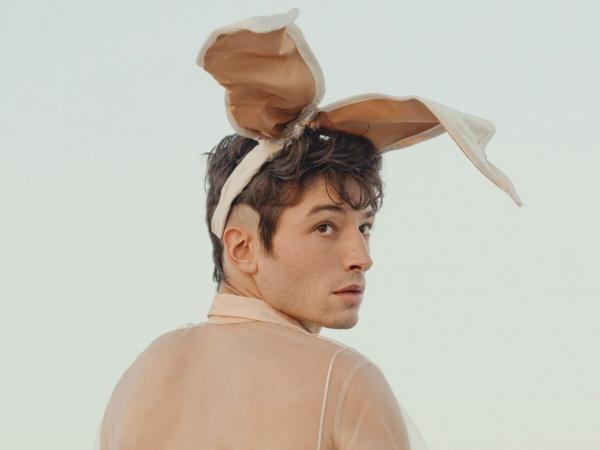 Ezra Miller trên tạp chí 'Playboy' - Sự kiện đầy ý nghĩa đối với cộng đồng LGBTQ+ Ezra Miller trên tạp chí 'Playboy' - Sự kiện đầy ý nghĩa đối với cộng đồng LGBTQ+