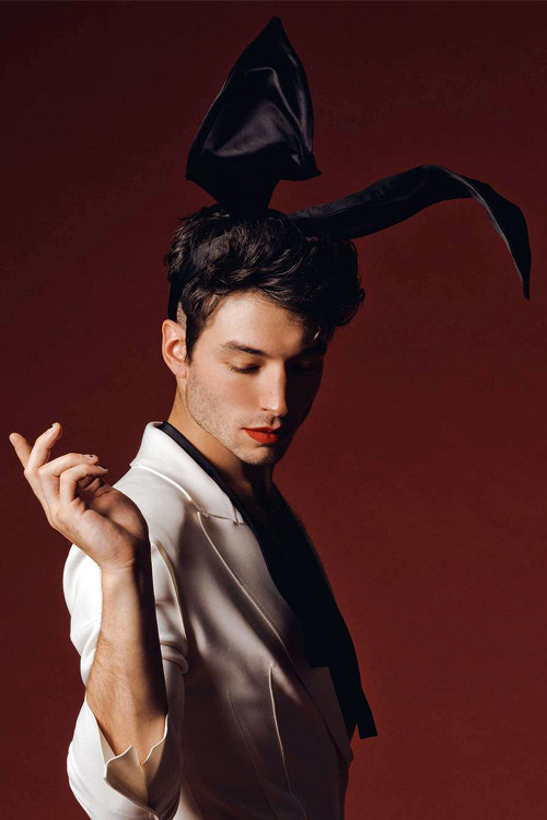 Ezra Miller trên tạp chí 'Playboy' - Sự kiện đầy ý nghĩa đối với cộng đồng LGBTQ+ Ezra Miller trên tạp chí 'Playboy' - Sự kiện đầy ý nghĩa đối với cộng đồng LGBTQ+