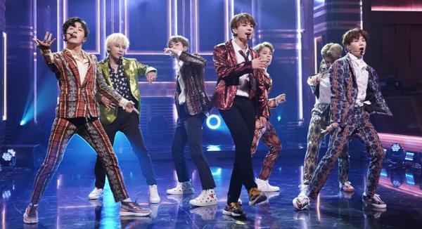 'Burn The Stage: The Movie': Đằng sau ánh hào quang chói lòa, có một BTS chân thật đến thế! 'Burn The Stage: The Movie': Đằng sau ánh hào quang chói lòa, có một BTS chân thật đến thế!