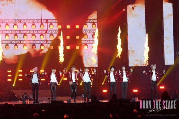 'Burn The Stage: The Movie': Đằng sau ánh hào quang chói lòa, có một BTS chân thật đến thế! 'Burn The Stage: The Movie': Đằng sau ánh hào quang chói lòa, có một BTS chân thật đến thế!
