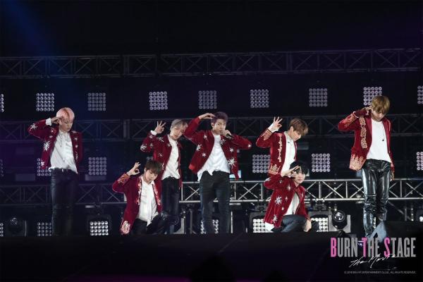 'Burn The Stage: The Movie': Đằng sau ánh hào quang chói lòa, có một BTS chân thật đến thế! 'Burn The Stage: The Movie': Đằng sau ánh hào quang chói lòa, có một BTS chân thật đến thế!