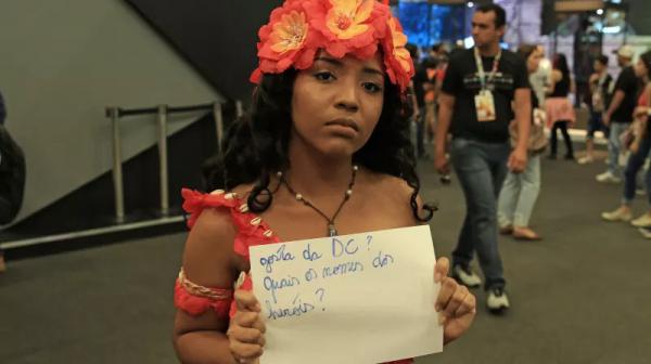 Nữ cosplayer đã phải gánh chịu những lời lẽ xúc phạm giới tính như thế nào? Nữ cosplayer đã phải gánh chịu những lời lẽ xúc phạm giới tính như thế nào?