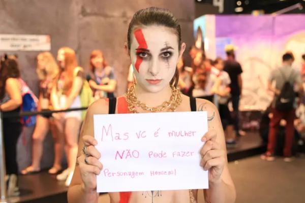 Nữ cosplayer đã phải gánh chịu những lời lẽ xúc phạm giới tính như thế nào? Nữ cosplayer đã phải gánh chịu những lời lẽ xúc phạm giới tính như thế nào?