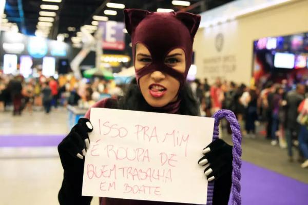 Nữ cosplayer đã phải gánh chịu những lời lẽ xúc phạm giới tính như thế nào? Nữ cosplayer đã phải gánh chịu những lời lẽ xúc phạm giới tính như thế nào?