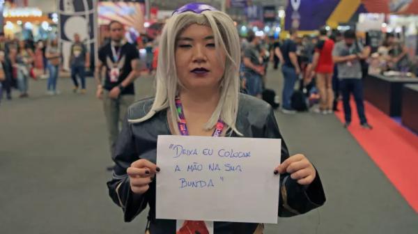 Nữ cosplayer đã phải gánh chịu những lời lẽ xúc phạm giới tính như thế nào? Nữ cosplayer đã phải gánh chịu những lời lẽ xúc phạm giới tính như thế nào?