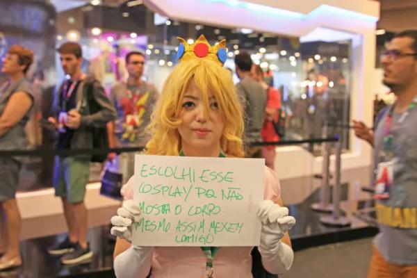 Nữ cosplayer đã phải gánh chịu những lời lẽ xúc phạm giới tính như thế nào? Nữ cosplayer đã phải gánh chịu những lời lẽ xúc phạm giới tính như thế nào?