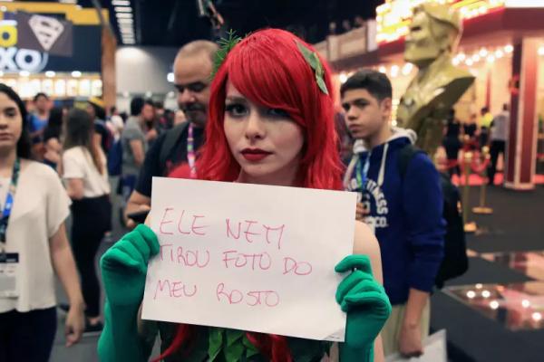 Nữ cosplayer đã phải gánh chịu những lời lẽ xúc phạm giới tính như thế nào? Nữ cosplayer đã phải gánh chịu những lời lẽ xúc phạm giới tính như thế nào?