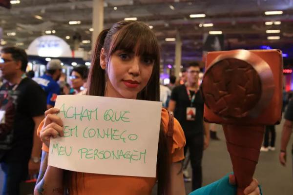 Nữ cosplayer đã phải gánh chịu những lời lẽ xúc phạm giới tính như thế nào? Nữ cosplayer đã phải gánh chịu những lời lẽ xúc phạm giới tính như thế nào?