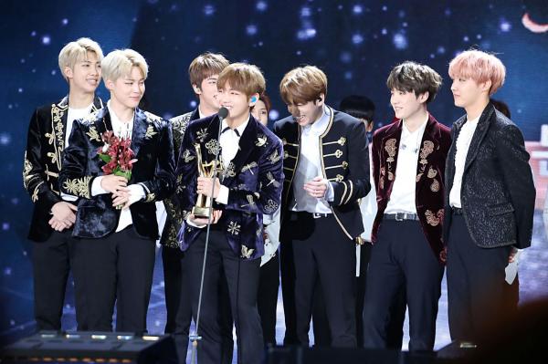 TV Report đưa tin: Phía Nhật Bản từng cử staff sang tận trời Tây để mời BTS tham dự Kohaku TV Report đưa tin: Phía Nhật Bản từng cử staff sang tận trời Tây để mời BTS tham dự Kohaku