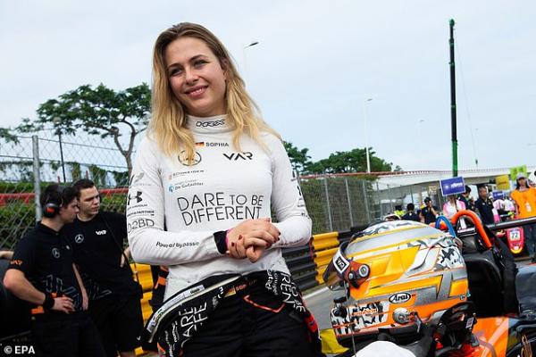 Tay đua nữ 17 tuổi gãy xương sống sau vụ tai nạn kinh hoàng tại cuộc đua Macau Grand Prix Tay đua nữ 17 tuổi gãy xương sống sau vụ tai nạn kinh hoàng tại cuộc đua Macau Grand Prix