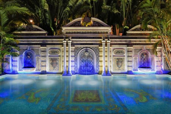 Có một thế giới thần tiên bên trong biệt thự xa hoa triệu đô của 'Hoàng đế thời trang Ý' Gianni Versace Có một thế giới thần tiên bên trong biệt thự xa hoa triệu đô của 'Hoàng đế thời trang Ý' Gianni Versace