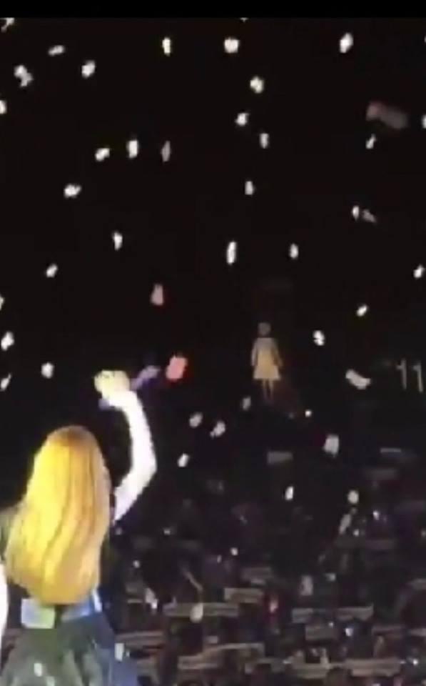 Rò rỉ bức ảnh concert của Taeyeon tại Hongkong có 'ma' khiến dân tình hoang mang? Rò rỉ bức ảnh concert của Taeyeon tại Hongkong có 'ma' khiến dân tình hoang mang?