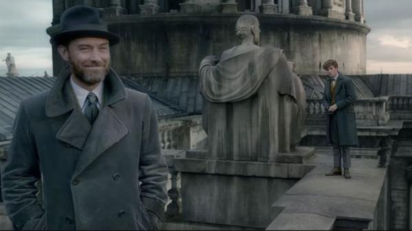 Thông qua 'Fantastic Beasts', Jude Law nói thế giới đã sẵn sàng để đón nhận một Dumbledore đồng tính Thông qua 'Fantastic Beasts', Jude Law nói thế giới đã sẵn sàng để đón nhận một Dumbledore đồng tính