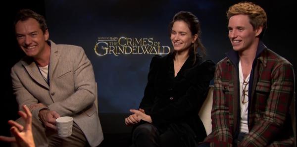 Thông qua 'Fantastic Beasts', Jude Law nói thế giới đã sẵn sàng để đón nhận một Dumbledore đồng tính Thông qua 'Fantastic Beasts', Jude Law nói thế giới đã sẵn sàng để đón nhận một Dumbledore đồng tính
