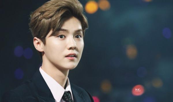 Luhan lần đầu nói lý do rời bỏ EXO trở về Trung Quốc: 'Tôi thấy mình phải sải cánh bay tới nơi rộng lớn hơn' Luhan lần đầu nói lý do rời bỏ EXO trở về Trung Quốc: 'Tôi thấy mình phải sải cánh bay tới nơi rộng lớn hơn'