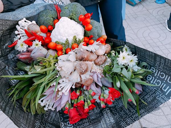 Cô giáo chủ nhiệm nổi tiếng nhất 20/11 năm nay khi in hết tên cả lớp lên áo dài Cô giáo chủ nhiệm nổi tiếng nhất 20/11 năm nay khi in hết tên cả lớp lên áo dài