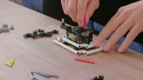 LEGO trở lại trong hình dáng mới của đồ chơi dành cho người lớn LEGO trở lại trong hình dáng mới của đồ chơi dành cho người lớn