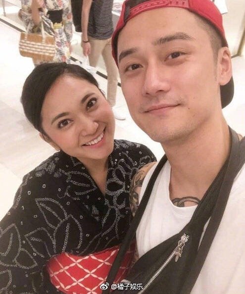 Cận cảnh căn phòng chật hẹp và lịch sinh hoạt trong trại tạm giam của Tưởng Kình Phu Cận cảnh căn phòng chật hẹp và lịch sinh hoạt trong trại tạm giam của Tưởng Kình Phu