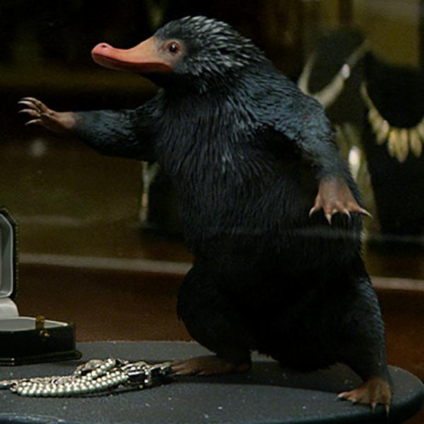Khi chính J. K. Rowling là lý do khiến 'Fantastic Beasts: The Crimes of Grindelwald' không thành công như mong đợi Khi chính J. K. Rowling là lý do khiến 'Fantastic Beasts: The Crimes of Grindelwald' không thành công như mong đợi