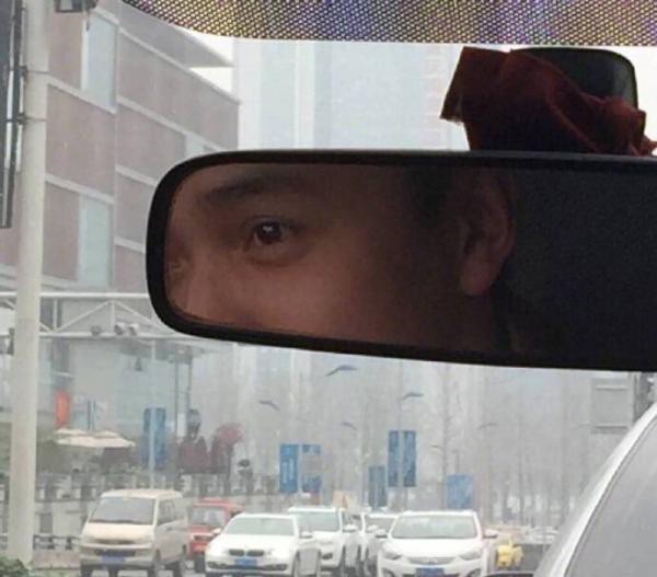 15 năm sau khi Trương Quốc Vinh tạ thế, xuất hiện tài xế xe bus giống hệt anh từ ánh mắt đến nụ cười 15 năm sau khi Trương Quốc Vinh tạ thế, xuất hiện tài xế xe bus giống hệt anh từ ánh mắt đến nụ cười