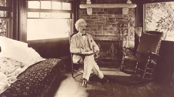 Góc tối ít người biết của đại văn hào Mark Twain: 70 tuổi vẫn bị ám ảnh và thích 'sưu tầm' các bé gái Góc tối ít người biết của đại văn hào Mark Twain: 70 tuổi vẫn bị ám ảnh và thích 'sưu tầm' các bé gái