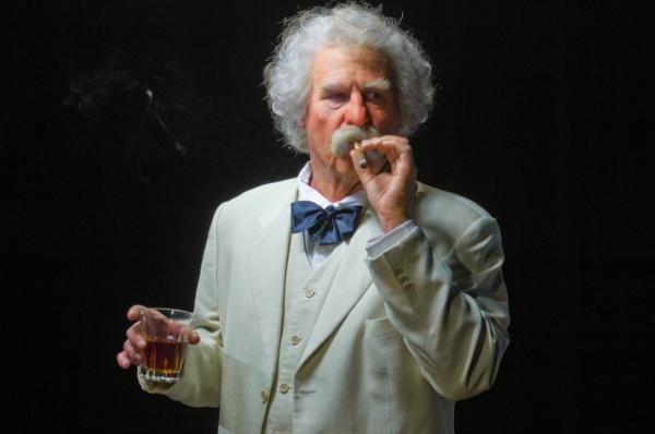 Góc tối ít người biết của đại văn hào Mark Twain: 70 tuổi vẫn bị ám ảnh và thích 'sưu tầm' các bé gái Góc tối ít người biết của đại văn hào Mark Twain: 70 tuổi vẫn bị ám ảnh và thích 'sưu tầm' các bé gái