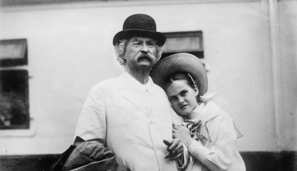 Góc tối ít người biết của đại văn hào Mark Twain: 70 tuổi vẫn bị ám ảnh và thích 'sưu tầm' các bé gái Góc tối ít người biết của đại văn hào Mark Twain: 70 tuổi vẫn bị ám ảnh và thích 'sưu tầm' các bé gái