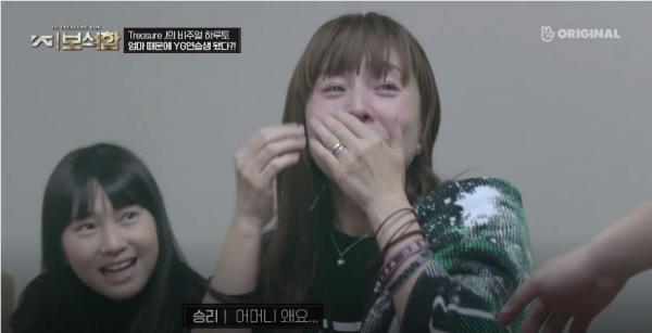 Mẹ một trainee trong YG Treasure Box òa khóc ngay khi gặp Seungri, lý do ai cũng phải bất ngờ Mẹ một trainee trong YG Treasure Box òa khóc ngay khi gặp Seungri, lý do ai cũng phải bất ngờ
