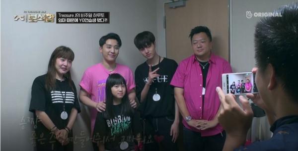 Mẹ một trainee trong YG Treasure Box òa khóc ngay khi gặp Seungri, lý do ai cũng phải bất ngờ Mẹ một trainee trong YG Treasure Box òa khóc ngay khi gặp Seungri, lý do ai cũng phải bất ngờ
