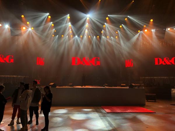 'Tôi đã chứng kiến show diễn của Dolce & Gabbana tại Trung Quốc sụp đổ từ bên trong như thế nào' 'Tôi đã chứng kiến show diễn của Dolce & Gabbana tại Trung Quốc sụp đổ từ bên trong như thế nào'