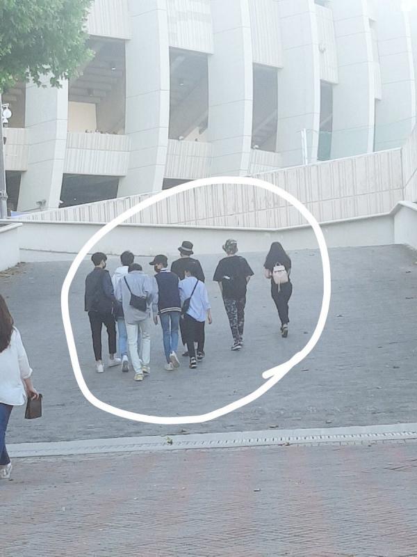 Những hình ảnh hiếm hoi về 'nhóm nhạc đàn em' của BTS, Bighit xác nhận sẽ ra mắt đầu năm sau Những hình ảnh hiếm hoi về 'nhóm nhạc đàn em' của BTS, Bighit xác nhận sẽ ra mắt đầu năm sau