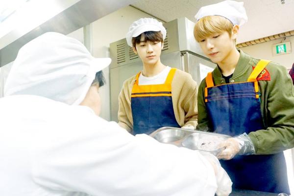 NCT cúi chào cô lao công SM và những câu chuyện nhỏ cảm động về nhân cách vàng của nhóm NCT cúi chào cô lao công SM và những câu chuyện nhỏ cảm động về nhân cách vàng của nhóm