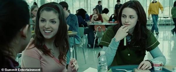 Sau 10 năm, Anna Kendrick 'hú hồn' nhận ra mình cũng từng có một vai phụ bé xíu trong Twilight Sau 10 năm, Anna Kendrick 'hú hồn' nhận ra mình cũng từng có một vai phụ bé xíu trong Twilight