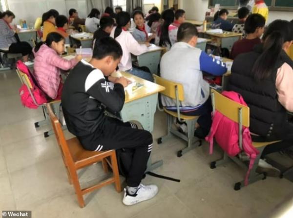 Học sinh tiểu học bị cách ly vì cô giáo sợ bệnh ung thư của cậu có thể lây nhiễm cho người khác Học sinh tiểu học bị cách ly vì cô giáo sợ bệnh ung thư của cậu có thể lây nhiễm cho người khác