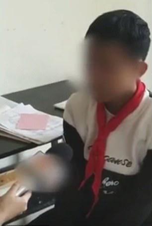 Học sinh tiểu học bị cách ly vì cô giáo sợ bệnh ung thư của cậu có thể lây nhiễm cho người khác Học sinh tiểu học bị cách ly vì cô giáo sợ bệnh ung thư của cậu có thể lây nhiễm cho người khác
