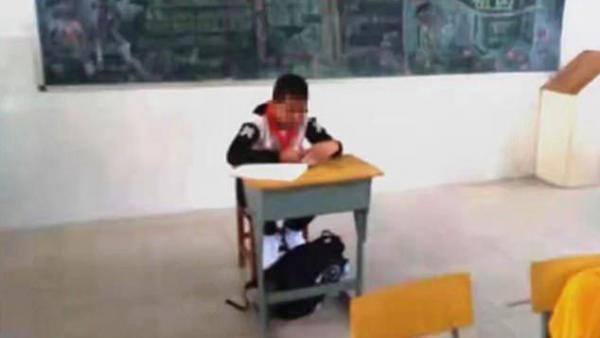 Học sinh tiểu học bị cách ly vì cô giáo sợ bệnh ung thư của cậu có thể lây nhiễm cho người khác Học sinh tiểu học bị cách ly vì cô giáo sợ bệnh ung thư của cậu có thể lây nhiễm cho người khác