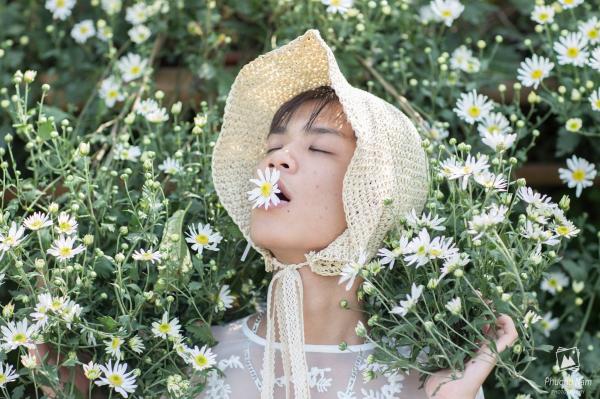 Bộ ảnh 'chàng thơ' e ấp bên cúc họa mi khiến cư dân mạng một phen... hết hồn Bộ ảnh 'chàng thơ' e ấp bên cúc họa mi khiến cư dân mạng một phen... hết hồn
