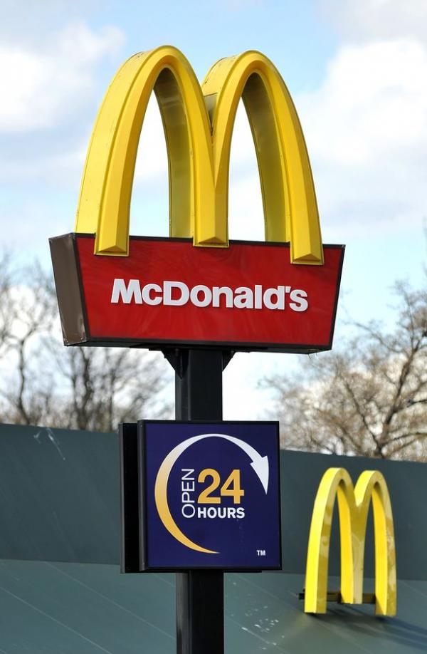 Màn hình cảm ứng trên máy bán hàng của McDonald's đầy... phân và vi khuẩn nguy hiểm Màn hình cảm ứng trên máy bán hàng của McDonald's đầy... phân và vi khuẩn nguy hiểm
