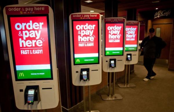 Màn hình cảm ứng trên máy bán hàng của McDonald's đầy... phân và vi khuẩn nguy hiểm Màn hình cảm ứng trên máy bán hàng của McDonald's đầy... phân và vi khuẩn nguy hiểm